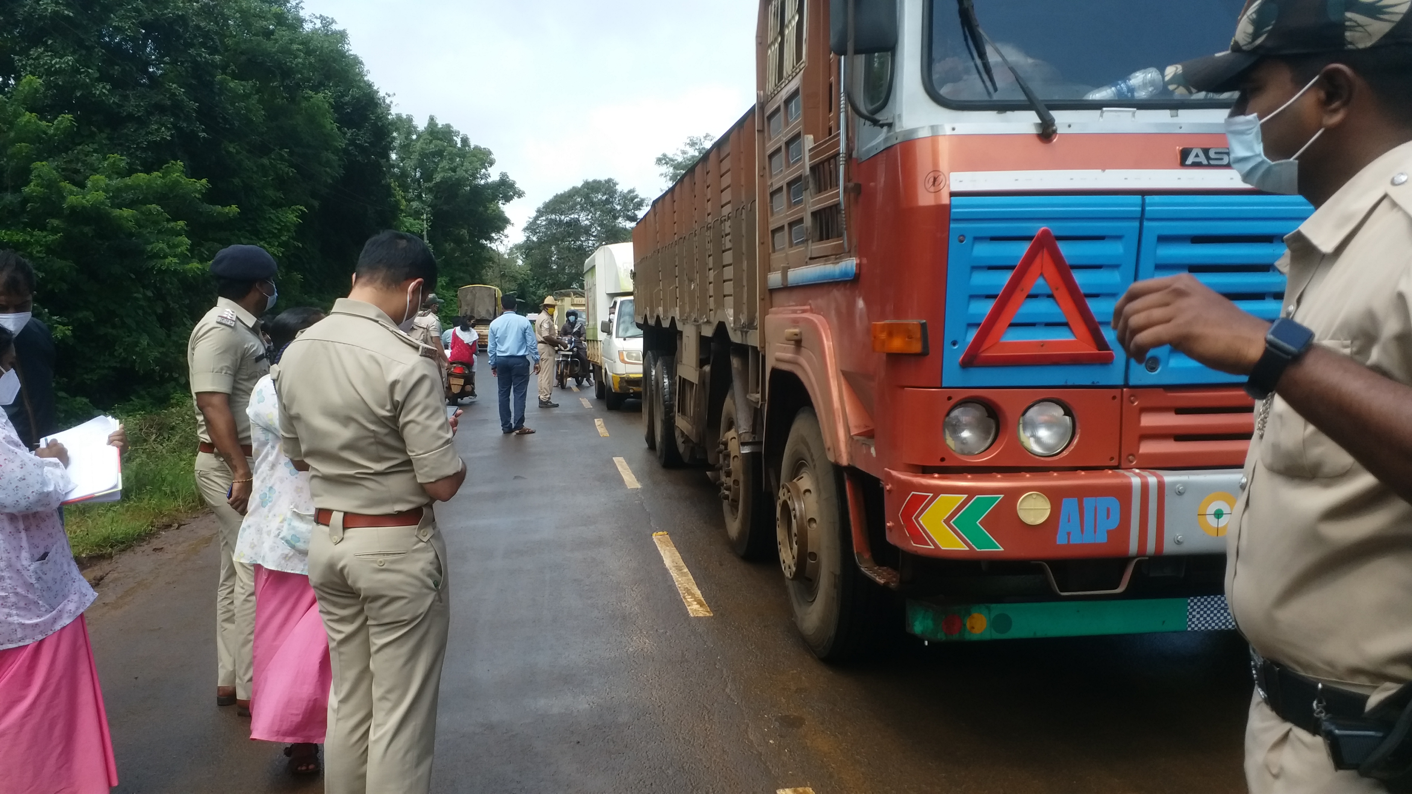 DCP Vikram Amte visited Belagavi border check post