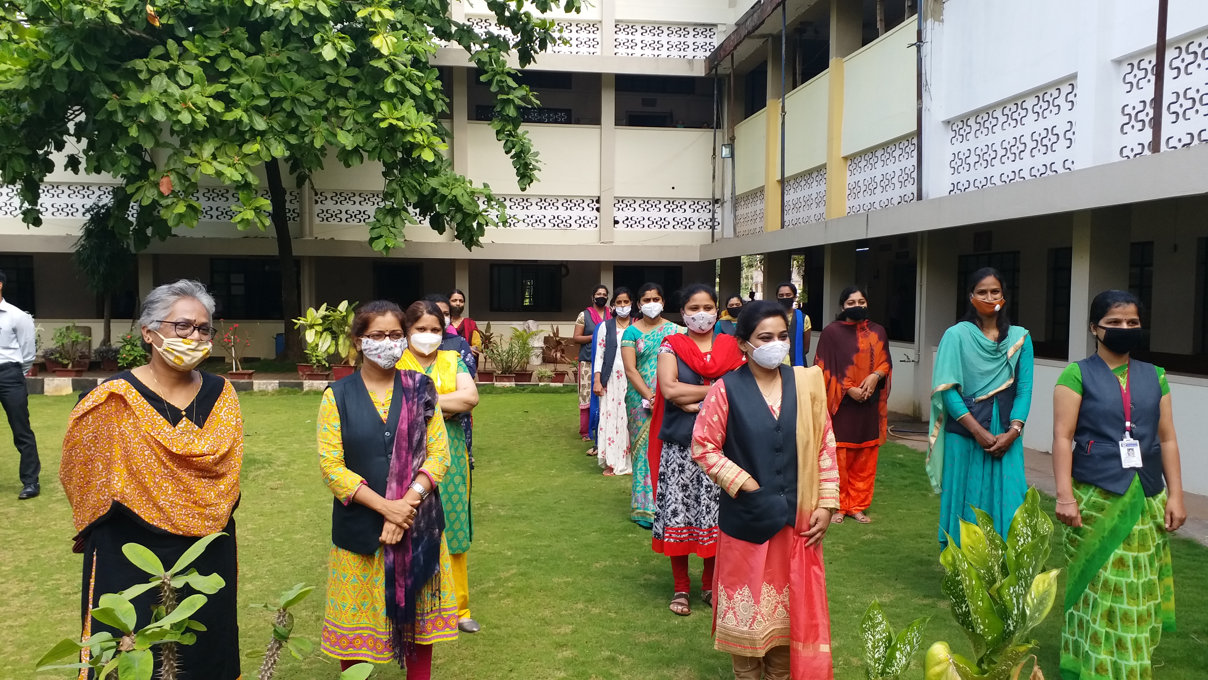 State wide colleges to resume, State wide colleges to resume partially today, Karnataka State wide colleges to resume partially today, Karnataka college resume, Karnataka college resume news, ರಾಜ್ಯಾದ್ಯಂತ ಕಾಲೇಜುಗಳು ಆರಂಭ, ಇಂದಿನಿಂದ ರಾಜ್ಯಾದ್ಯಂತ ಕಾಲೇಜುಗಳು ಆರಂಭ, ಇಂದಿನಿಂದ ಕರ್ನಾಟಕ ರಾಜ್ಯಾದ್ಯಂತ ಕಾಲೇಜುಗಳು ಆರಂಭ, ಕರ್ನಾಟಕ ಕಾಲೇಜುಗಳು ಆರಂಭ, ಕರ್ನಾಟಕ ಕಾಲೇಜುಗಳು ಆರಂಭ ಸುದ್ದಿ,