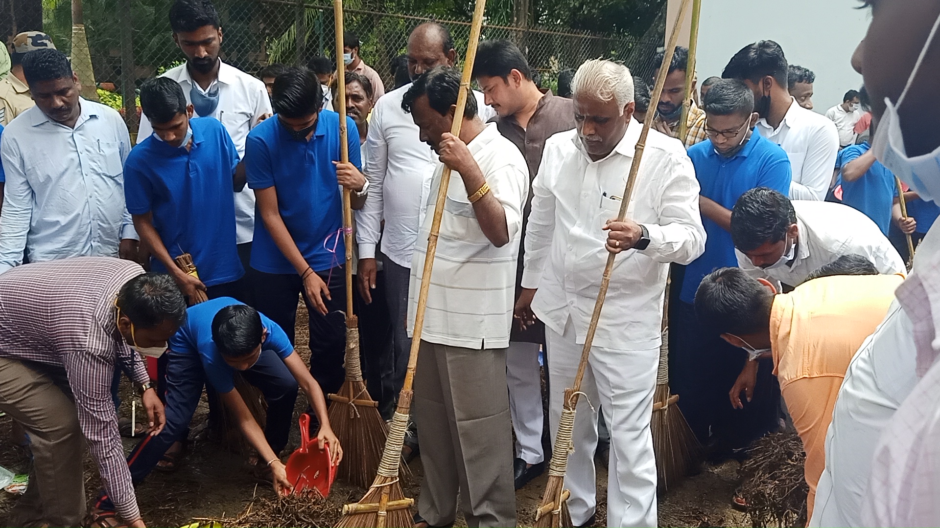 Minister Narayana swamy made cleaning work