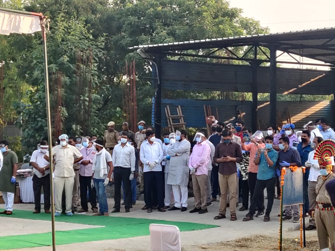 Family members who watched Suresh Angadi funeral in mobile