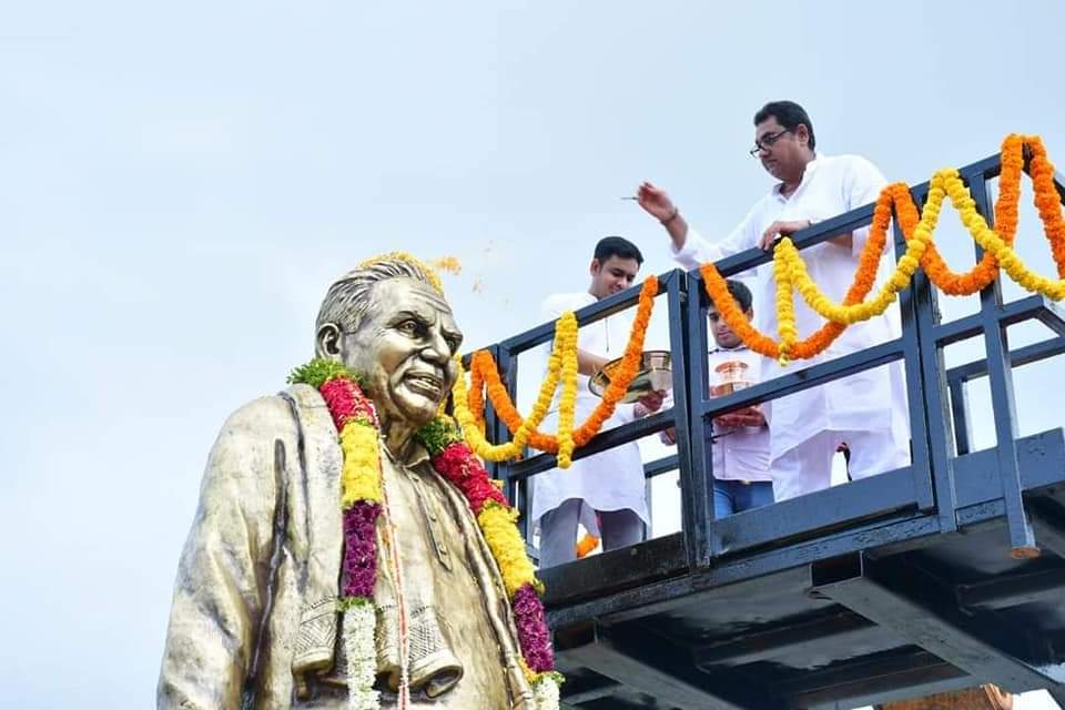 dr-rn-shetty-statue-unveiled-in-murudeshwar