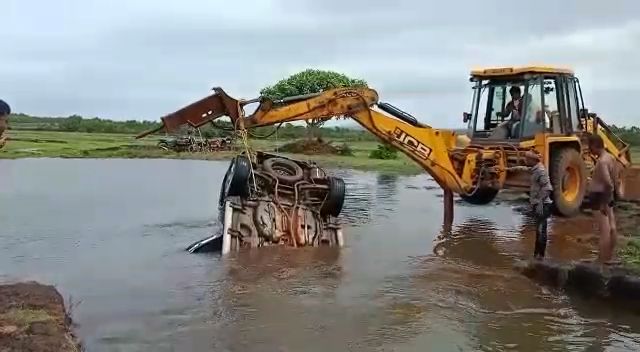 luxury-car-found-in-pandavara-lake