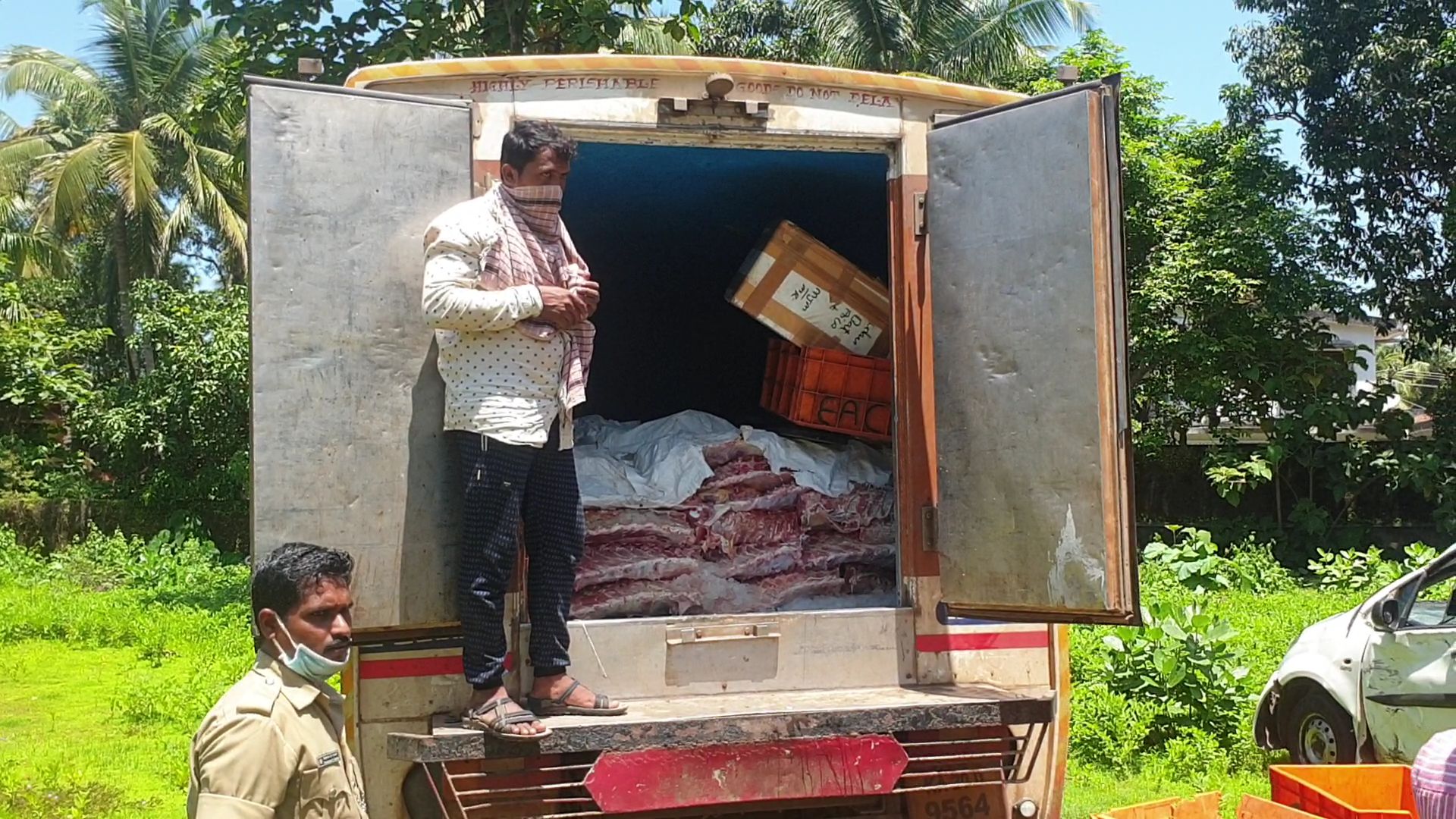 two arrested for_illegally transporting beef