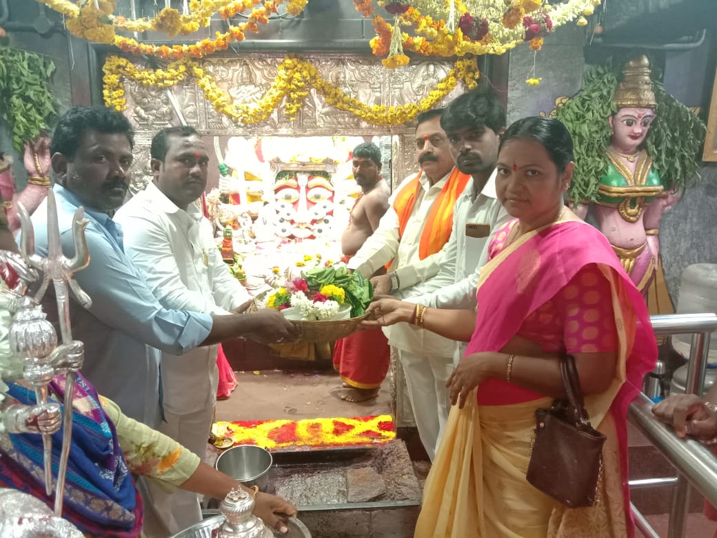 ಕನಕ ದುರ್ಗಮ್ಮ ದೇವಿಗೆ ವಿಶೇಷ ಪೂಜೆ, Special puja to Kanakadurgamma Devi