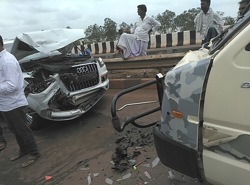 mla son got accident: 2 injured