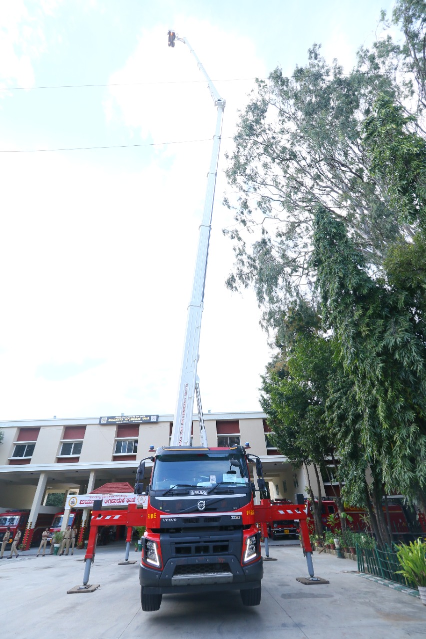 aerial ladder vehicle