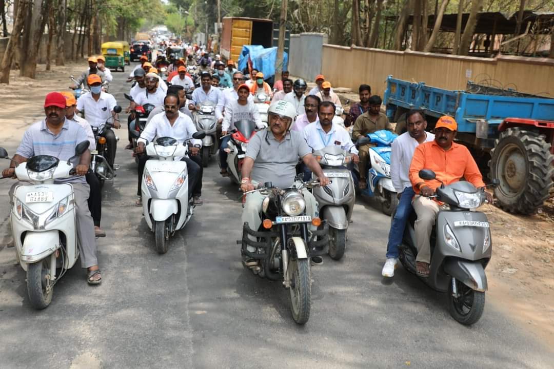 ರಸ್ತೆಯ ಗುಣಮಟ್ಟ ಪರಿಶೀಲಿಸಿದ ಶಾಸಕ ಅರವಿಂದ ಲಿಂಬಾವಳಿ