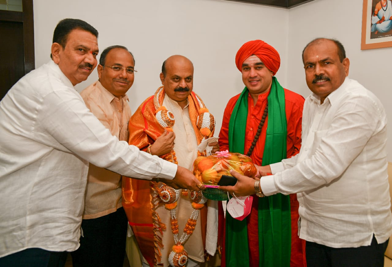 kudalasangama-shree-met-cm-basavaraj-bommai