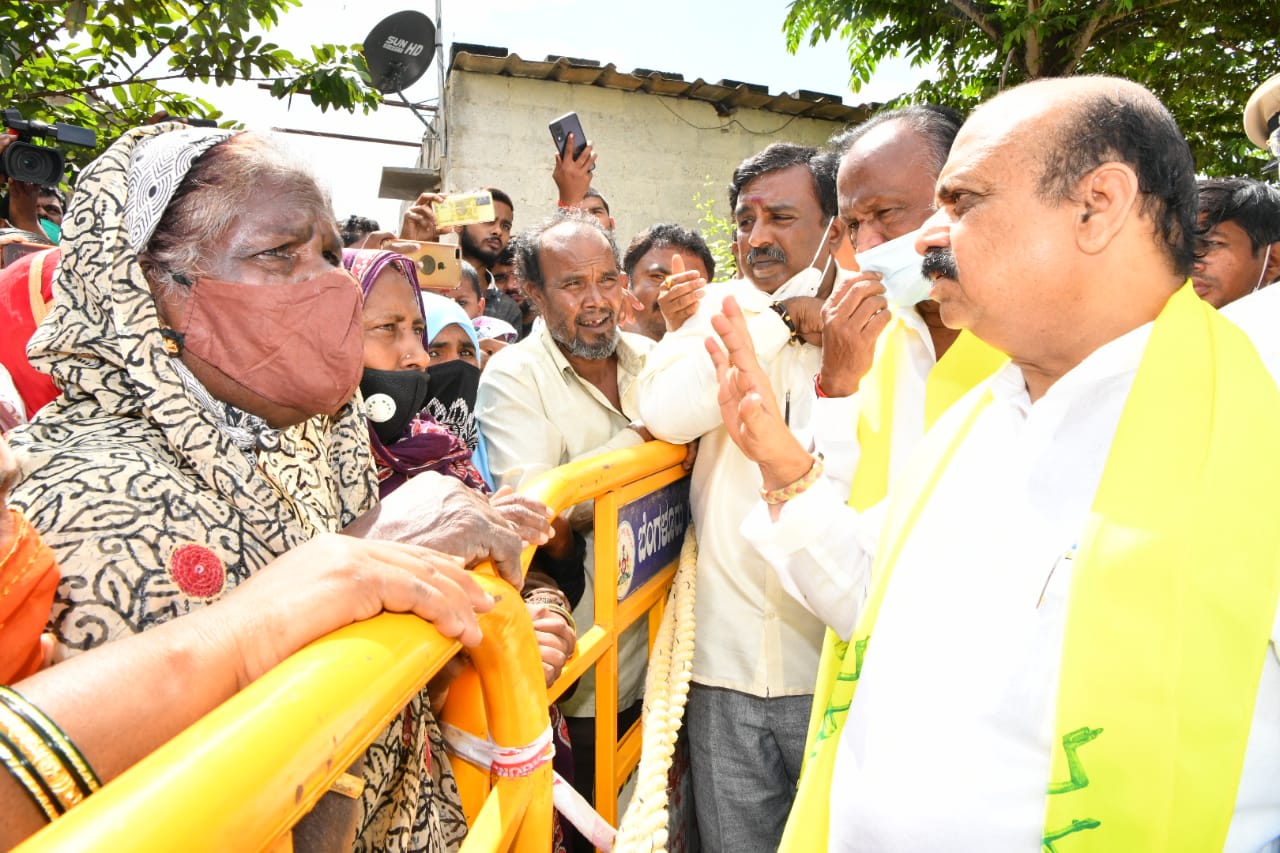 CM visits rain affected areas in hoskote