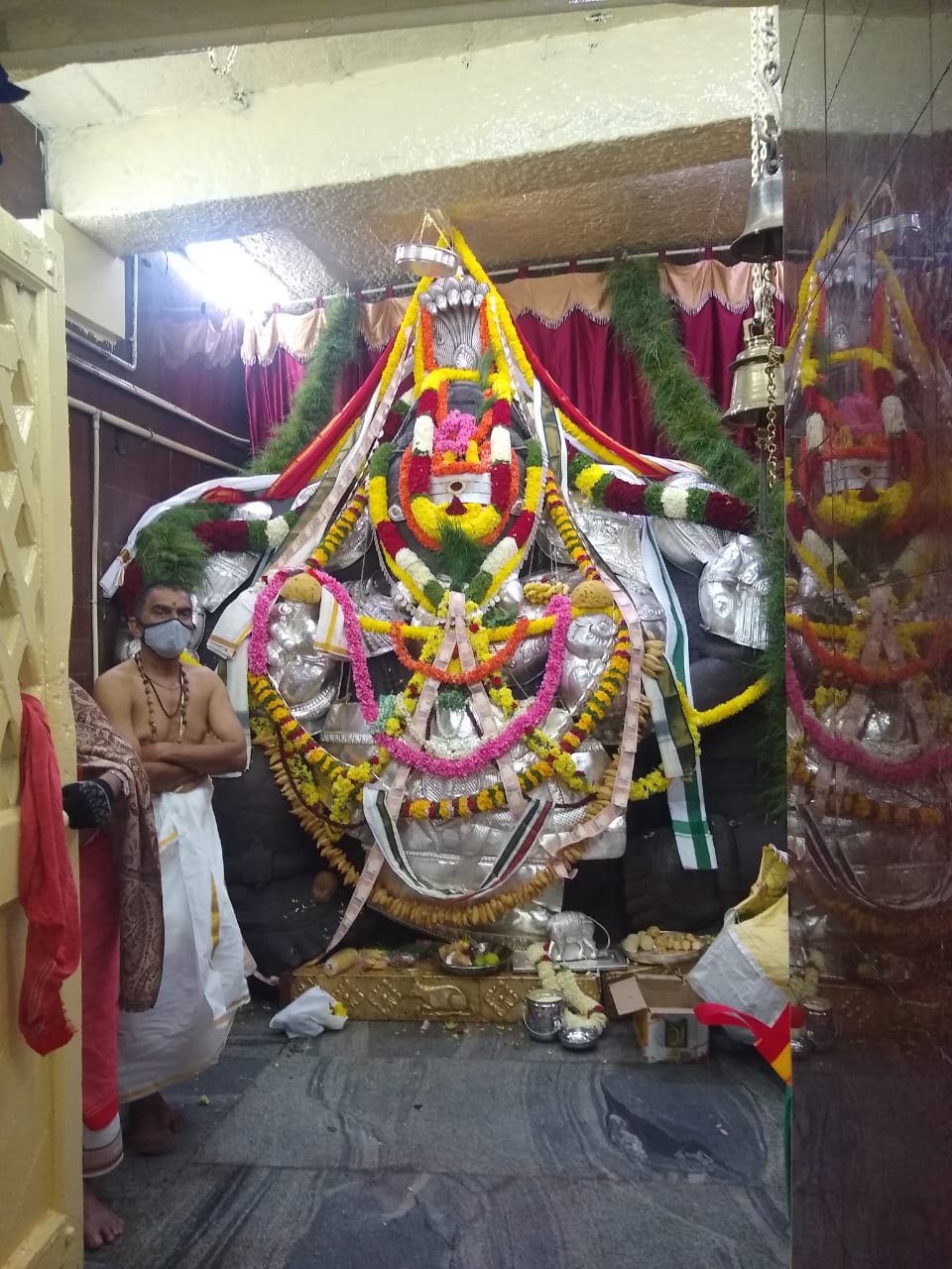 Worship in Dodda Ganapa temple, Worship in Dodda Ganapa temple in Bangalore, Dodda Ganapa temple, Dodda Ganapa temple news, ದೊಡ್ಡ ಗಣಪತಿ ದೇವಾಲಯದಲ್ಲಿ ಗಣೇಶ್​ನಿಗೆ ಪೂಜೆ, ಬೆಂಗಳೂರಿನಲ್ಲಿ ದೊಡ್ಡ ಗಣಪತಿ ದೇವಾಲಯದಲ್ಲಿ ಗಣೇಶ್​ನಿಗೆ ಪೂಜೆ, ದೊಡ್ಡ ಗಣಪತಿ ದೇವಾಲಯದಲ್ಲಿ ಗಣೇಶ್​ನಿಗೆ ಪೂಜೆ ಸುದ್ದಿ,