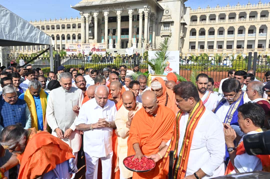 CM lays  foundation stone for  effigies of Kempegowda and Basaveshwara