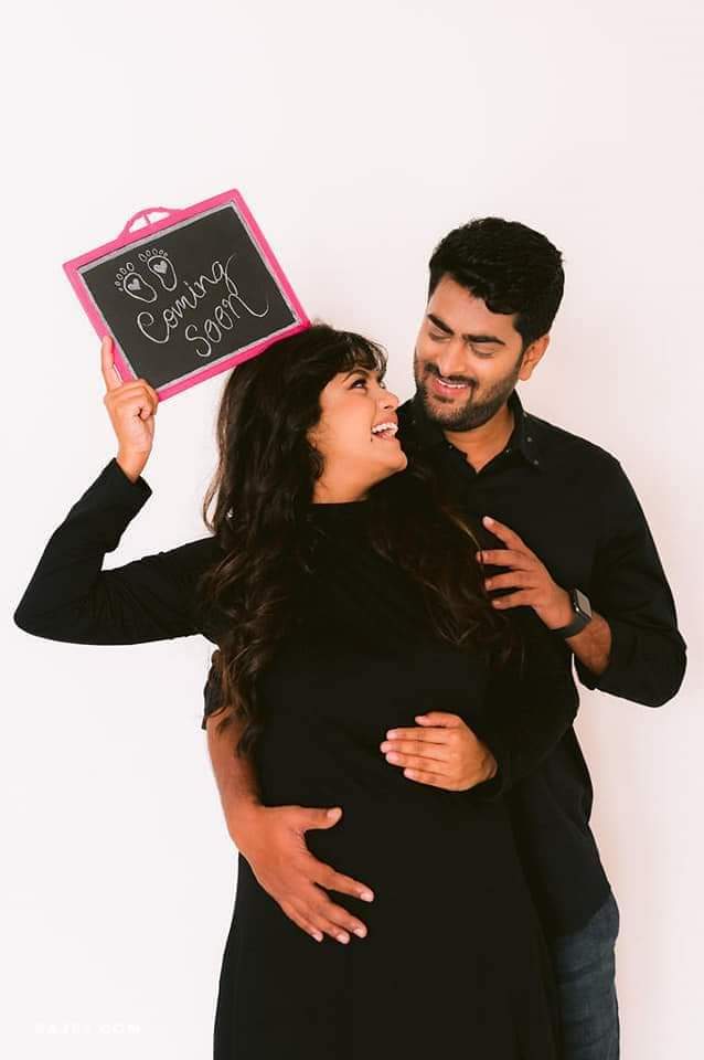 Actress Mayuri Pregnancy Photoshoot with Husband