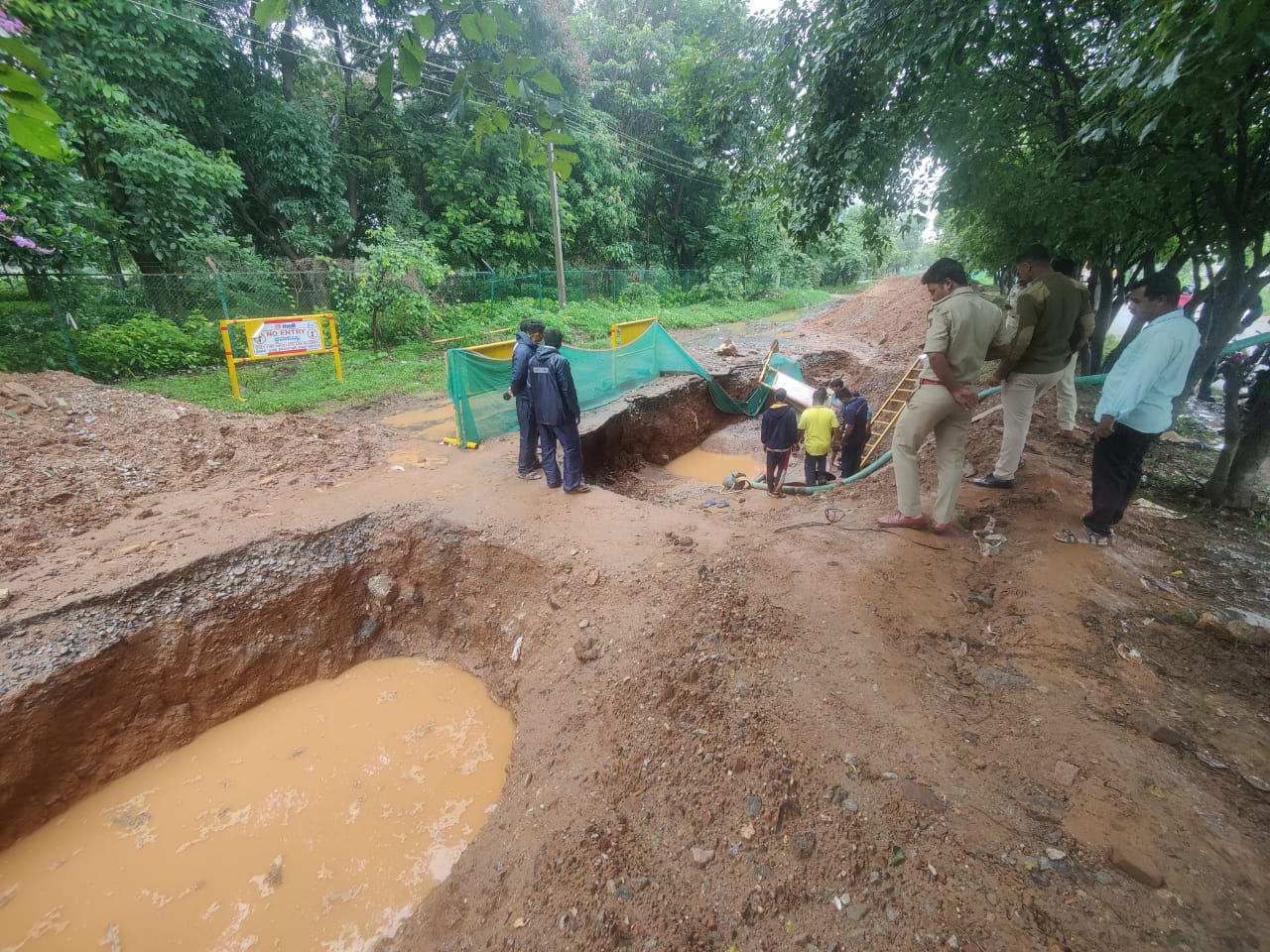 ପ୍ରବଳ ବର୍ଷାରେ ବେହାଲ ବେଙ୍ଗାଲୁରୁ: 2 ମୃତ, ସ୍ଥିତି ପରଖିଲେ ମୁଖ୍ୟମନ୍ତ୍ରୀ