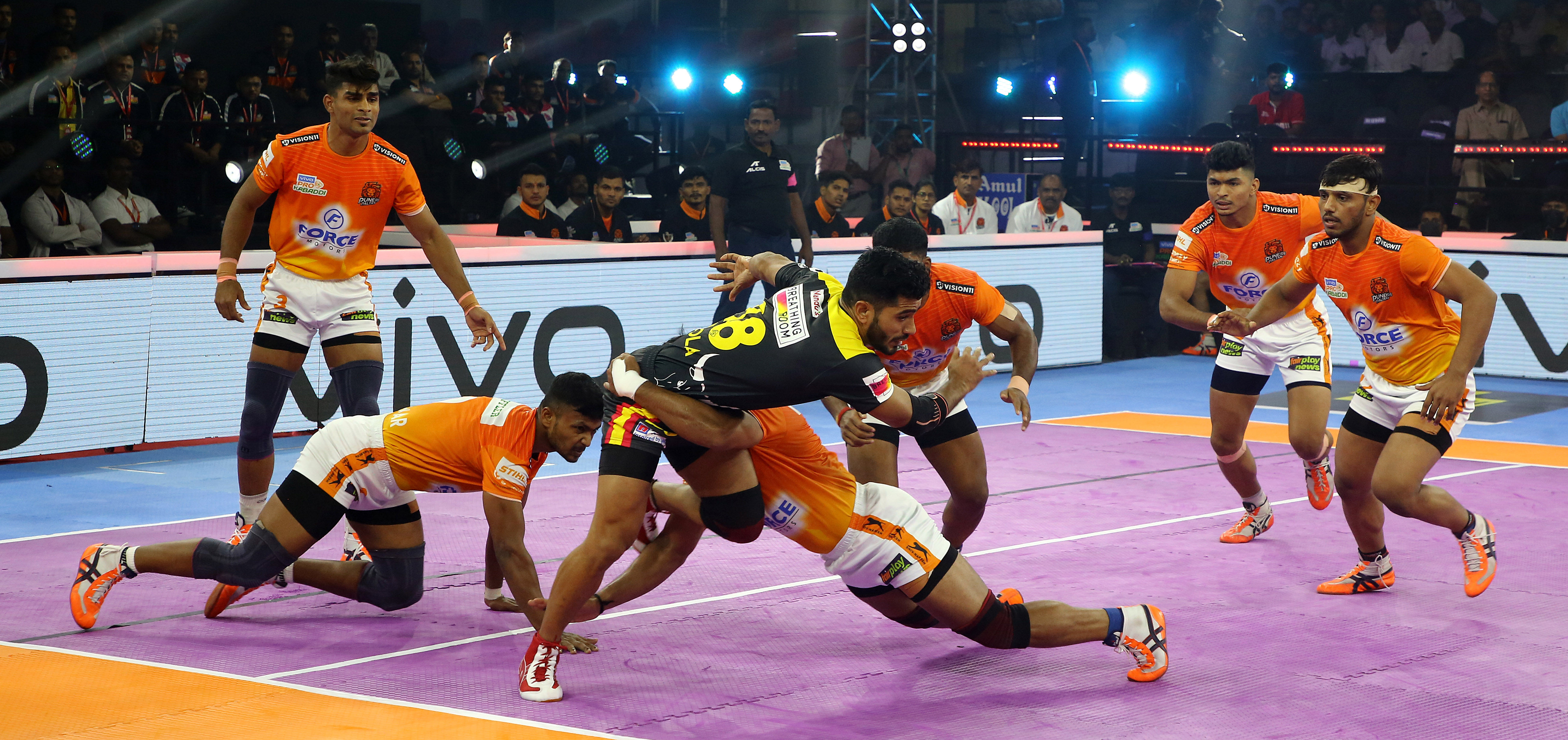 Bengaluru bulls win against Puneri Paltan  Pro Kabaddi league 2022  Bengaluru bulls beats Puneri Paltan  Pro Kabaddi league  ಪ್ರೋ ಕಬಡ್ಡಿ ಲೀಗ್ 2022  ಪುಣೇರಿ ಪಲ್ಟನ್‌ ವಿರುದ್ಧ ಬೆಂಗಳೂರು ಬುಲ್ಸ್‌ಗೆ ರೋಚಕ ಜಯ  ಬೆಂಗಳೂರಿನಲ್ಲಿ ನಡೆಯುತ್ತಿರುವ ಪ್ರೋ ಕಬಡ್ಡಿ ಲೀಗ್ 2022  ಪುಣೇರಿ ಪಲ್ಟನ್‌ ವಿರುದ್ಧ ಬೆಂಗಳೂರು ಬುಲ್ಸ್‌ ಗೆಲುವು  ಕನ್ನಡಿಗ ಕೋಚ್‌ ಬಿಸಿ ರಮೇಶ್  ಬೆಂಗಳೂರು ತಂಡ ಸತತ ಎರಡನೇ ಯಶಸ್ಸು  ಬೆಂಗಳೂರು ಬುಲ್ಸ್‌ ಮುನ್ನಡೆ