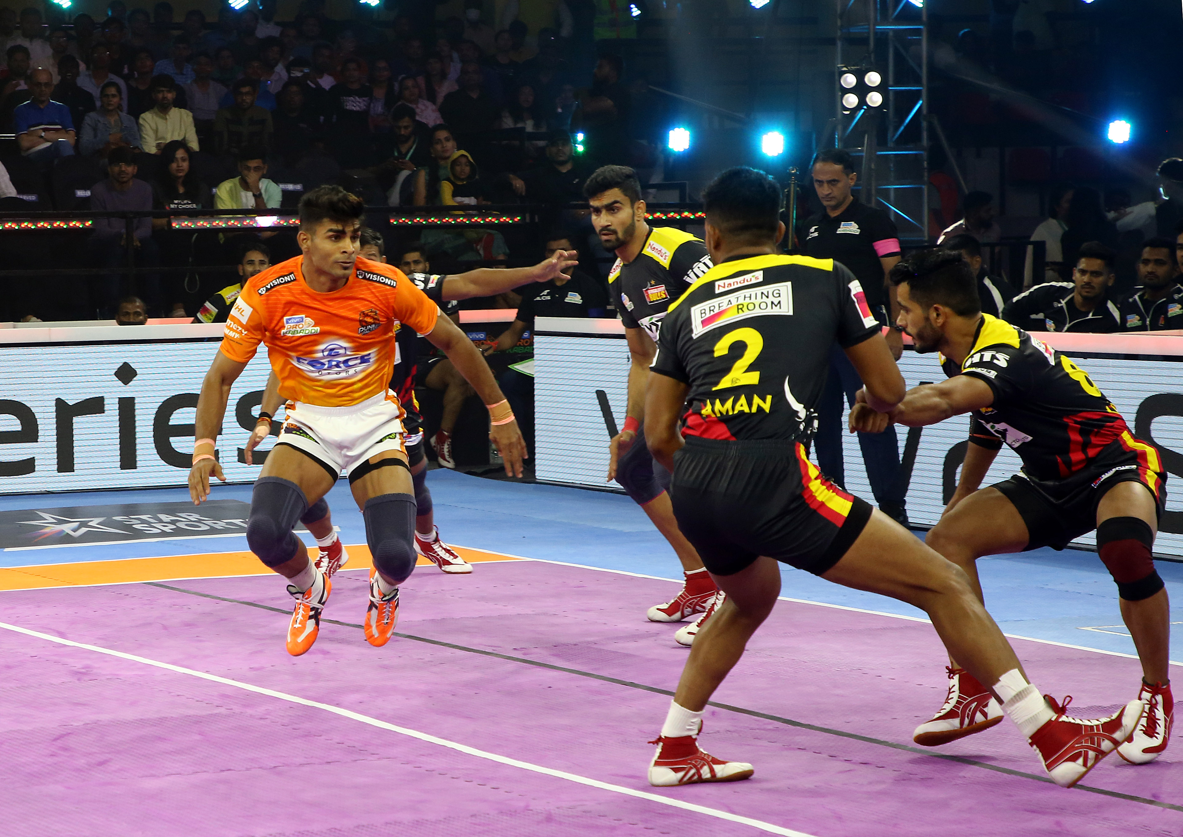 Bengaluru bulls win against Puneri Paltan  Pro Kabaddi league 2022  Bengaluru bulls beats Puneri Paltan  Pro Kabaddi league  ಪ್ರೋ ಕಬಡ್ಡಿ ಲೀಗ್ 2022  ಪುಣೇರಿ ಪಲ್ಟನ್‌ ವಿರುದ್ಧ ಬೆಂಗಳೂರು ಬುಲ್ಸ್‌ಗೆ ರೋಚಕ ಜಯ  ಬೆಂಗಳೂರಿನಲ್ಲಿ ನಡೆಯುತ್ತಿರುವ ಪ್ರೋ ಕಬಡ್ಡಿ ಲೀಗ್ 2022  ಪುಣೇರಿ ಪಲ್ಟನ್‌ ವಿರುದ್ಧ ಬೆಂಗಳೂರು ಬುಲ್ಸ್‌ ಗೆಲುವು  ಕನ್ನಡಿಗ ಕೋಚ್‌ ಬಿಸಿ ರಮೇಶ್  ಬೆಂಗಳೂರು ತಂಡ ಸತತ ಎರಡನೇ ಯಶಸ್ಸು  ಬೆಂಗಳೂರು ಬುಲ್ಸ್‌ ಮುನ್ನಡೆ