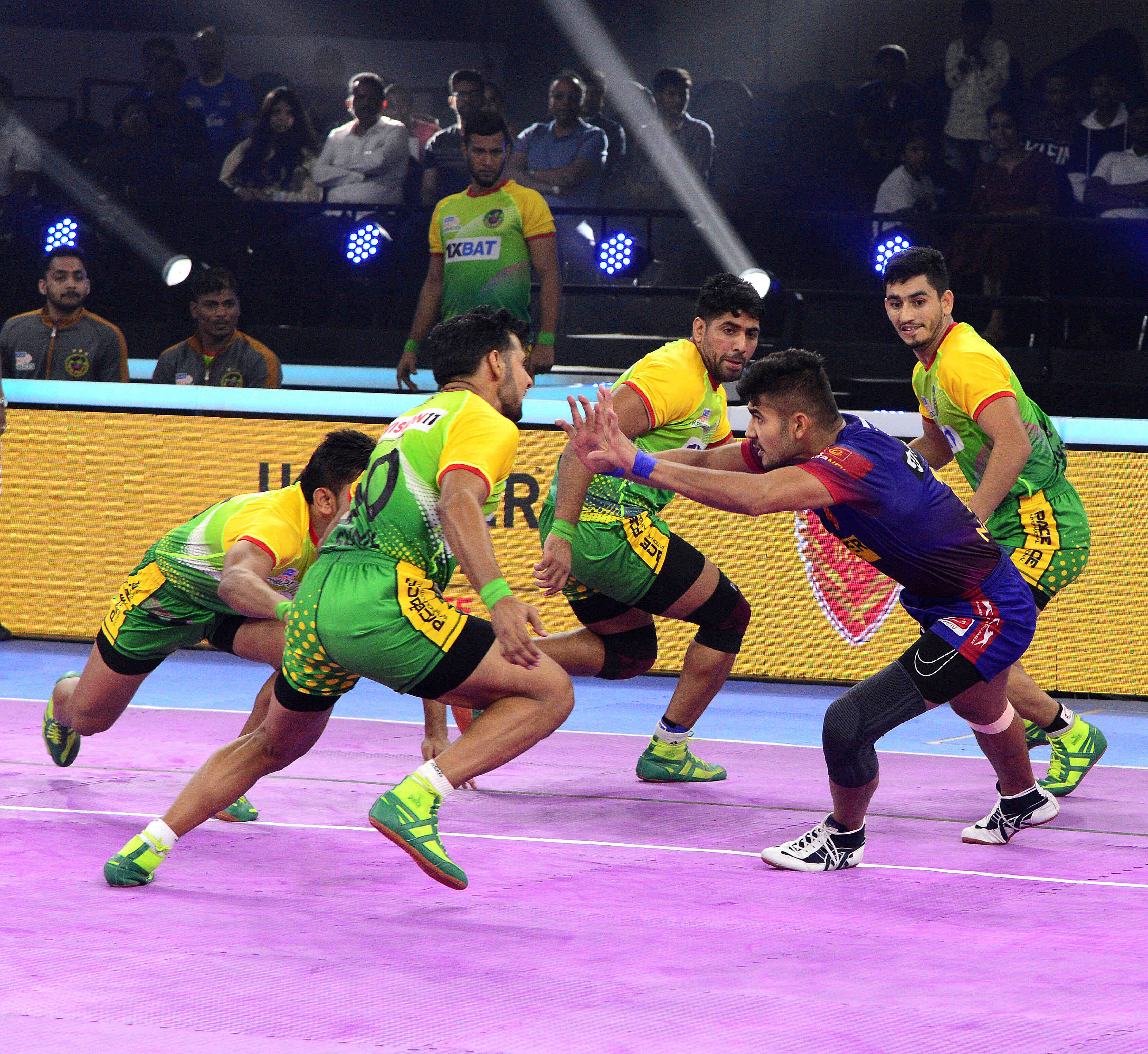 pro-kabaddi-league-patna-pirates-beat-dabang-delhi-team