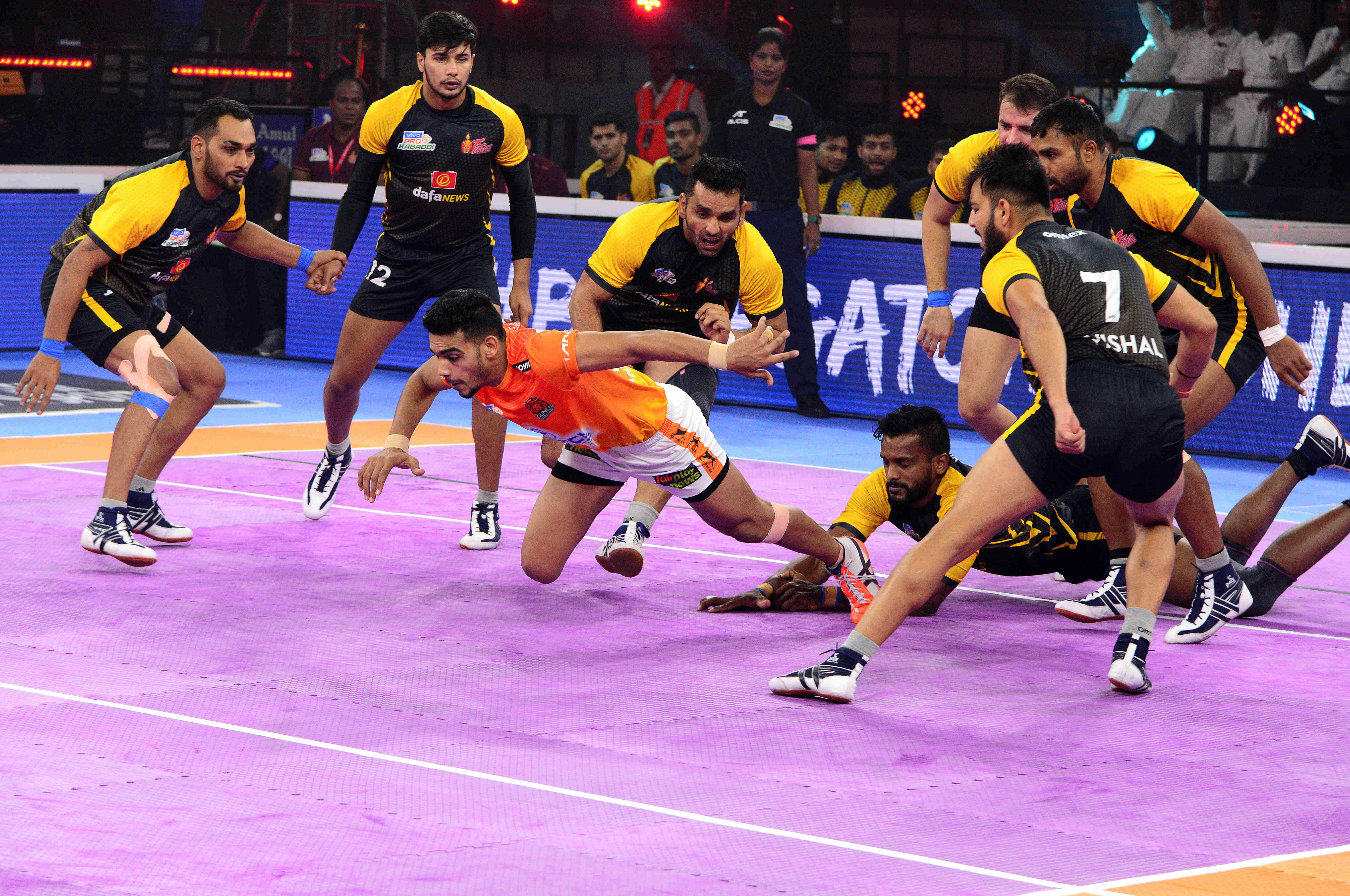 pro-kabaddi-league-jaipur-pink-panthers-puneri-paltan-secured-win