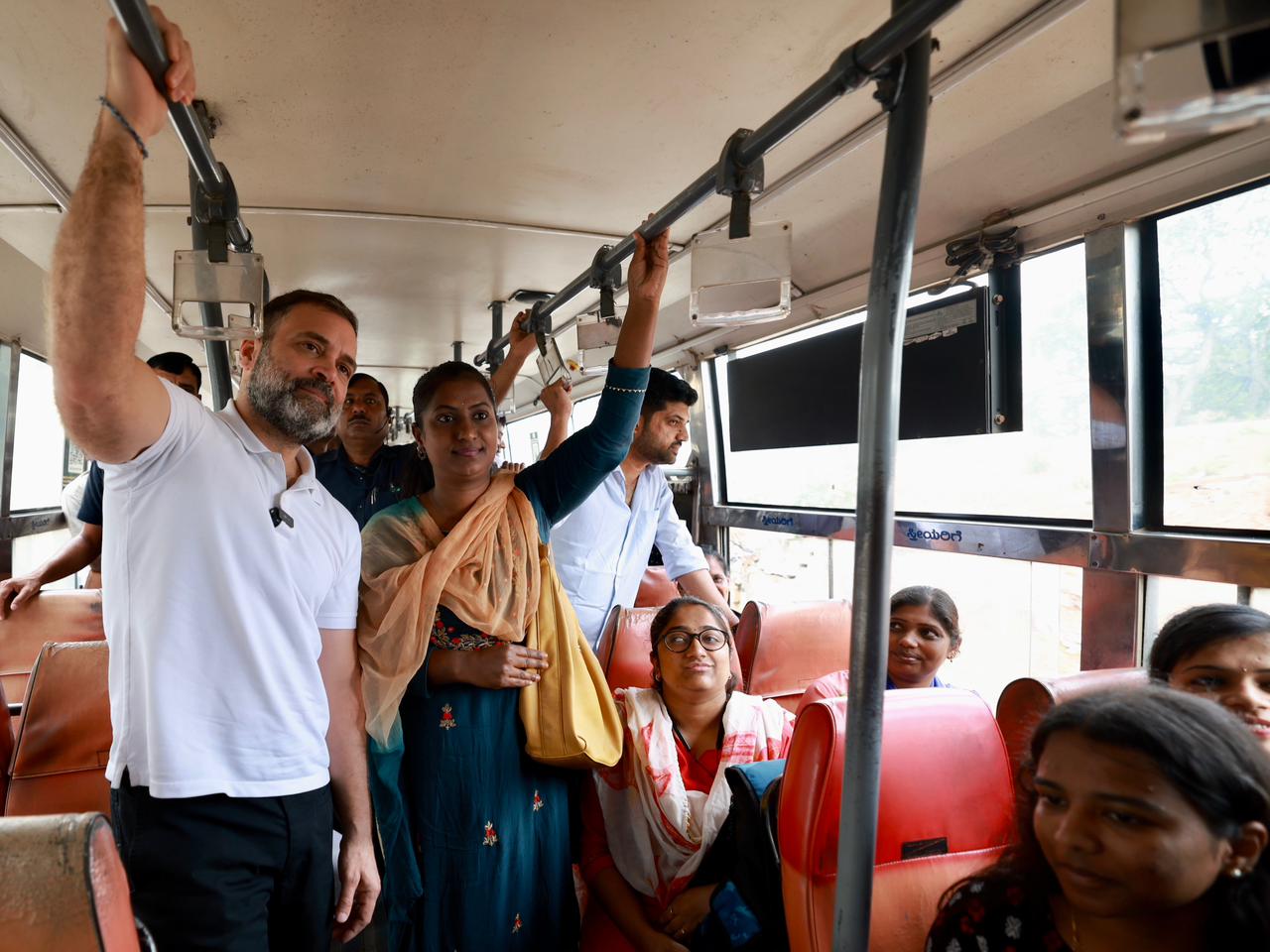 rahul gandhi i  rahul gandhi interaction to college students  working women  karnataka election  final election campaign  rahul gandhi  narendra modi  bjp  congress  latest news in karnataka  latest news today  കര്‍ണാടക  അവസാനഘട്ട പ്രചാരണം  കോണ്‍ഗ്രസ്  രാഹുല്‍ ഗാന്ധി  ബിജെപി  കര്‍ണാടക തെരഞ്ഞെടുപ്പ്  കര്‍ണാടക ഏറ്റവും പുതിയ വാര്‍ത്ത  ഇന്നത്തെ പ്രധാന വാര്‍ത്ത