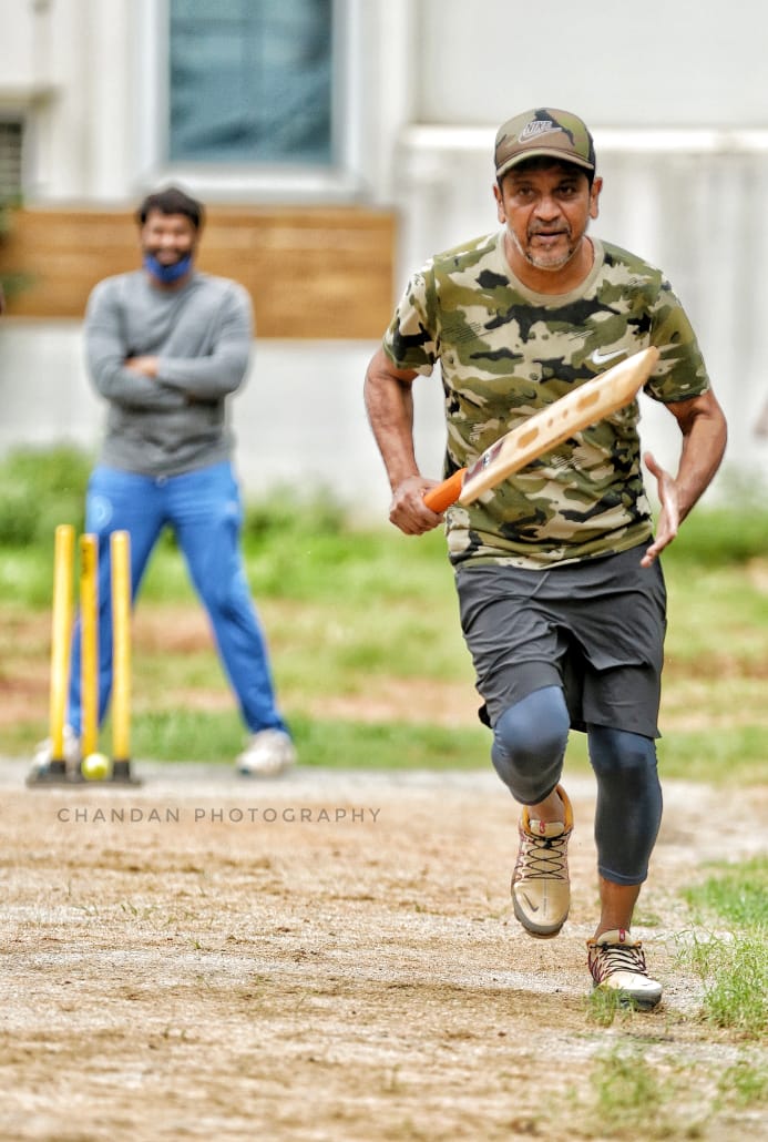 Shiva Rajkumar played cricket with children