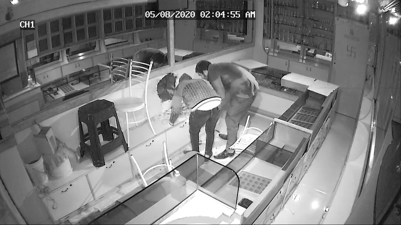 Robbers Stolen of 50K.g Silver Instead of the Gold in the Jewelry Shop