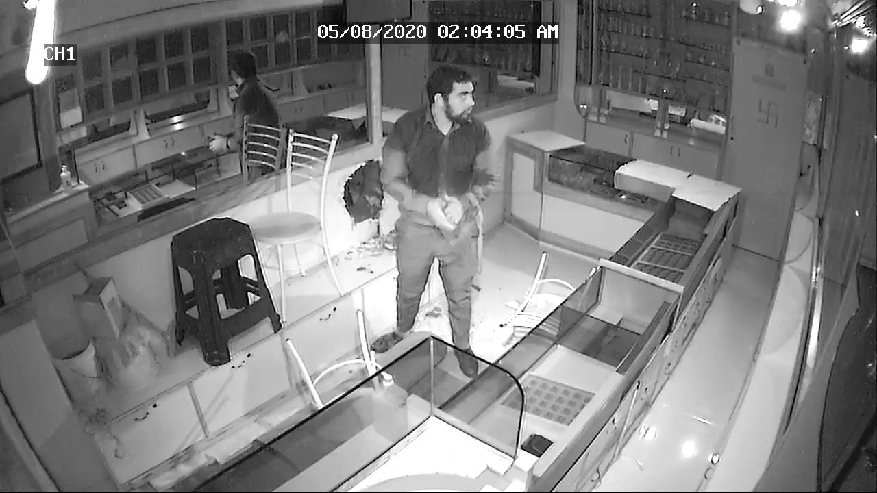 Robbers Stolen of 50K.g Silver Instead of the Gold in the Jewelry Shop