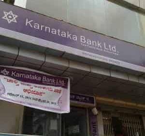 gold stolen from Bank safe locker  gold stolen from Bank safe locker in Bengaluru  gold stolen case  ಸೇಫ್ ಲಾಕರ್​ನಲ್ಲಿ ಇಟ್ಟರೂ ಚಿನ್ನಕ್ಕಿಲ್ಲ ಸುರಕ್ಷತೆ  ಮ್ಯಾನೇಜರ್​ನಿಂದ ಉಡಾಫೆ ಉತ್ತರ  ಗ್ರಾಹಕನಿಗೆ ಉಡಾಫೆ ಉತ್ತರ