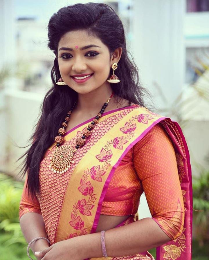 Bhoomi Shetty is an anchor in the Majabharata