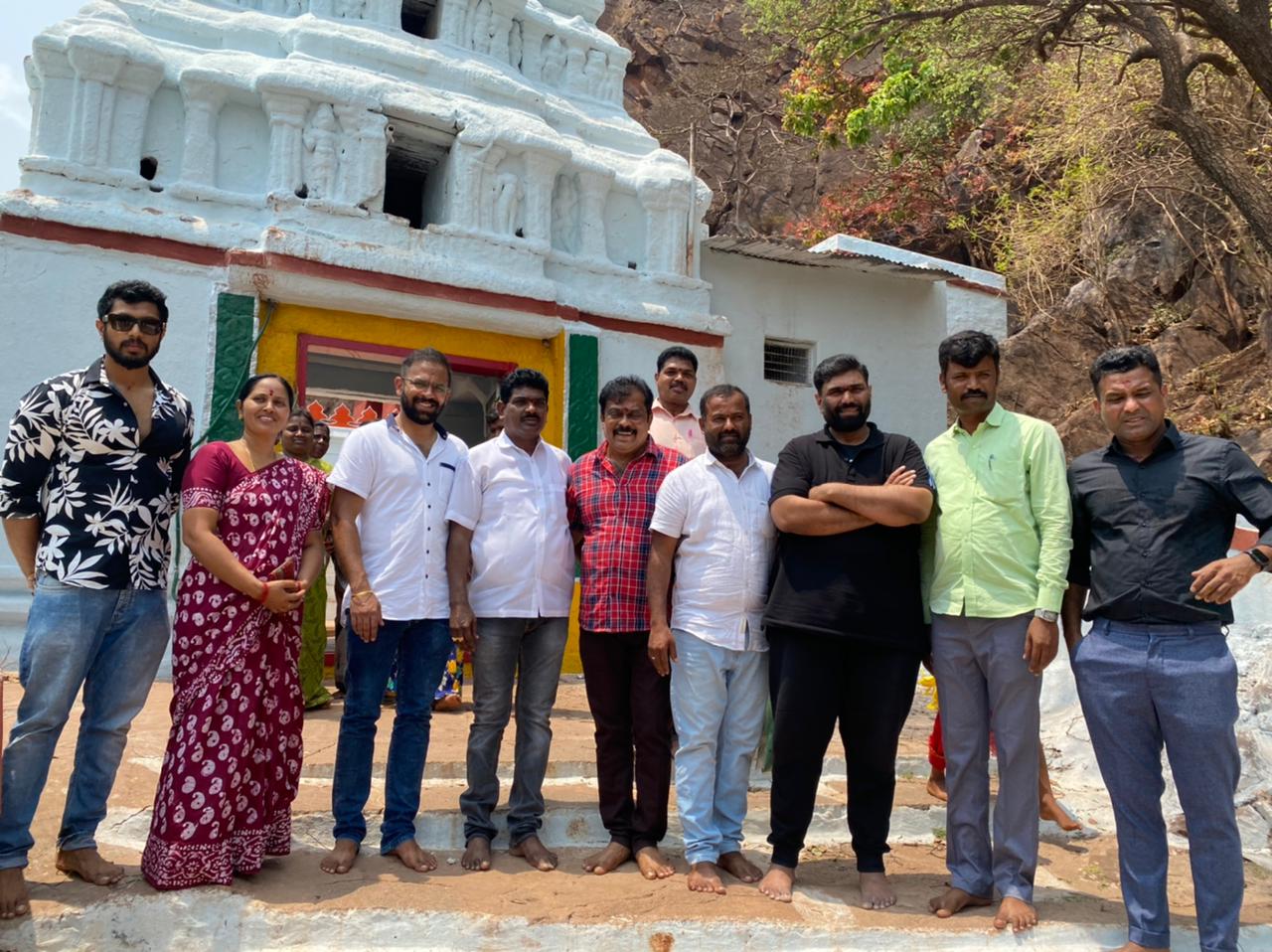 Shreyas Manju new movie script worship, Shreyas Manju new movie script worship in Huligemma temple, actor Shreyas Manju, actor Shreyas Manju news,  ಶ್ರೇಯಸ್ಸ್ ಮಂಜು ನೂತನ ಚಿತ್ರದ ಸ್ಕ್ರಿಪ್ಟ್ ಪೂಜೆ, ಹುಲಿಗೆಮ್ಮ ದೇವಸ್ಥಾನದಲ್ಲಿ  ಶ್ರೇಯಸ್ಸ್ ಮಂಜು ನೂತನ ಚಿತ್ರದ ಸ್ಕ್ರಿಪ್ಟ್ ಪೂಜೆ, ನಟ ಶ್ರೇಯಸ್ಸ್ ಮಂಜು, ನಟ ಶ್ರೇಯಸ್ಸ್ ಮಂಜು ಸುದ್ದಿ,