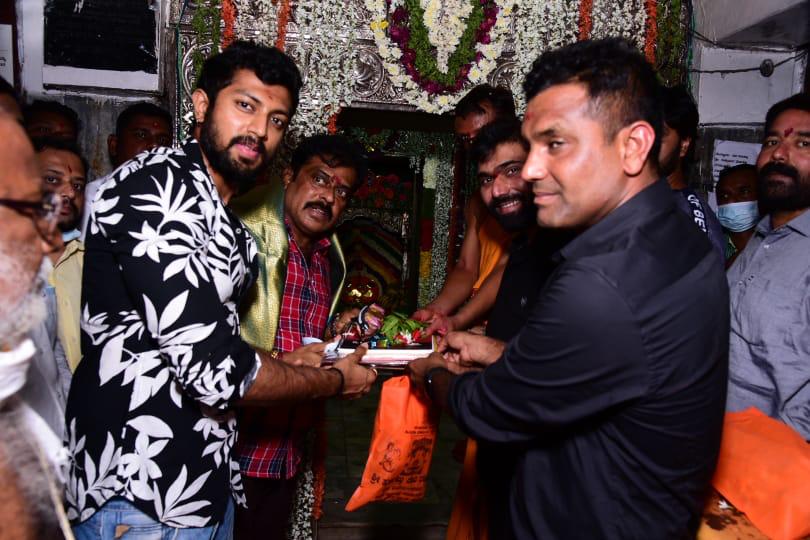 Shreyas Manju new movie script worship, Shreyas Manju new movie script worship in Huligemma temple, actor Shreyas Manju, actor Shreyas Manju news,  ಶ್ರೇಯಸ್ಸ್ ಮಂಜು ನೂತನ ಚಿತ್ರದ ಸ್ಕ್ರಿಪ್ಟ್ ಪೂಜೆ, ಹುಲಿಗೆಮ್ಮ ದೇವಸ್ಥಾನದಲ್ಲಿ  ಶ್ರೇಯಸ್ಸ್ ಮಂಜು ನೂತನ ಚಿತ್ರದ ಸ್ಕ್ರಿಪ್ಟ್ ಪೂಜೆ, ನಟ ಶ್ರೇಯಸ್ಸ್ ಮಂಜು, ನಟ ಶ್ರೇಯಸ್ಸ್ ಮಂಜು ಸುದ್ದಿ,