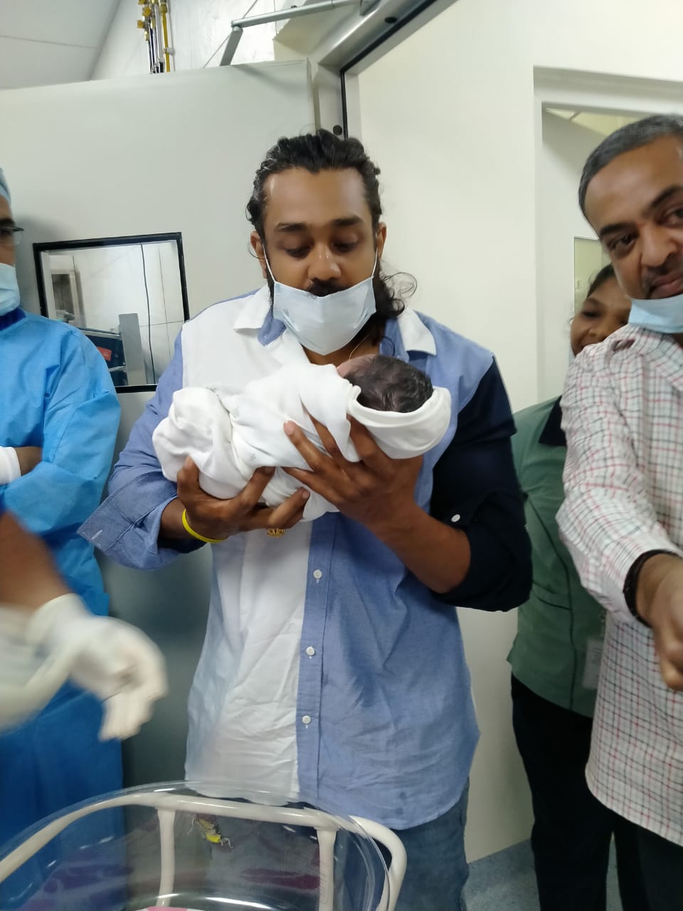 arjun sarja happy to see his grand son