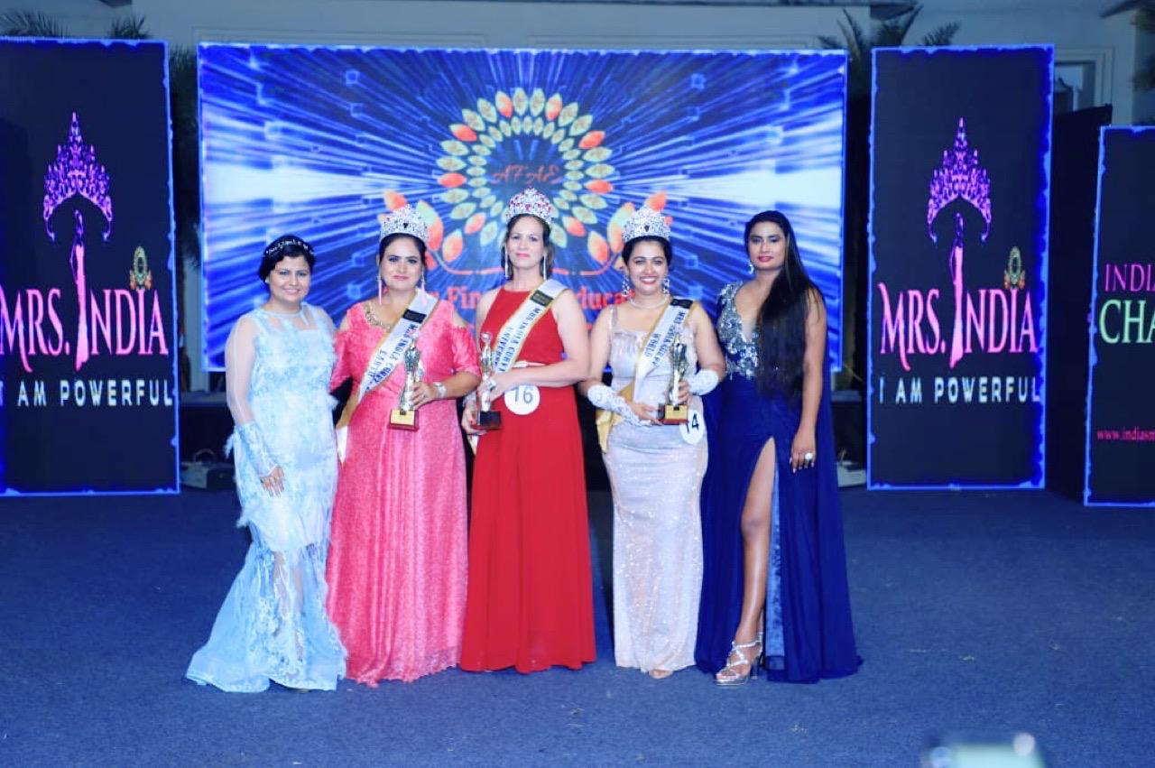 models-win-mrs-india-im-power-full-crown-in-jaipura