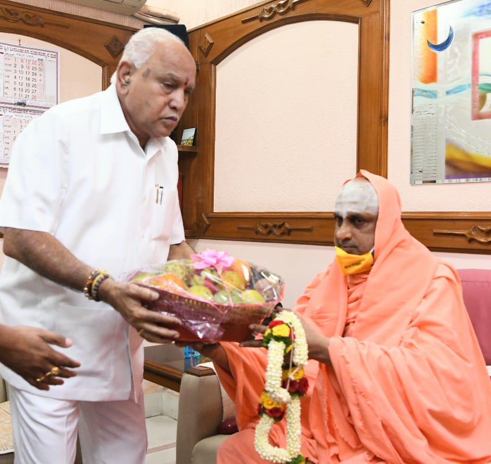 CM meets Sutturu matt shri