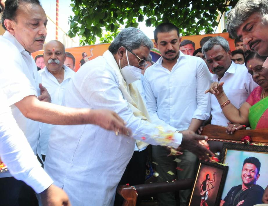 ಶ್ರೀ ಕನಕದಾಸರ ಜಯಂತಿಯಲ್ಲಿ ಭಾಗಿಯಾದ ಸಿದ್ದರಾಮಯ್ಯ