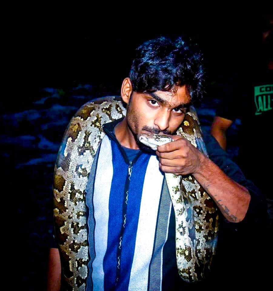 snake-rescuer-commits-suicide-in-doddaballapura