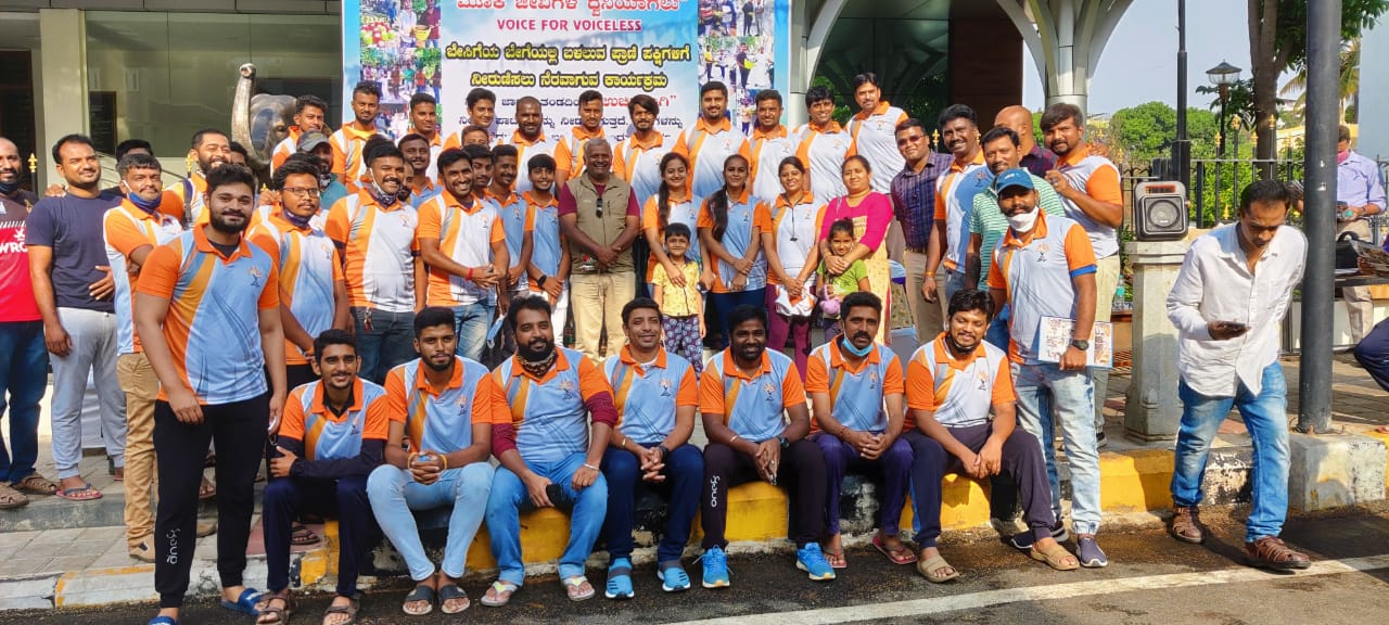 Distribution of the water pot to quench the animal's water thirst in Bangalore