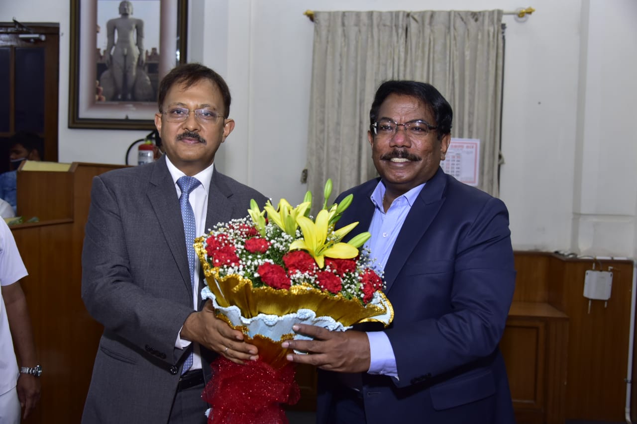 Gaurav Gupta takes over as new Chief Commissioner of BBMP,  BBMP new Chief Commissioner,  BBMP new Chief Commissioner Gaurav Gupta,  BBMP new Chief Commissioner news,  BBMP new Chief Commissioner latest news,  ಬಿಬಿಎಂಪಿ ಮುಖ್ಯ ಆಯುಕ್ತರಾಗಿ ಗೌರವ್ ಗುಪ್ತಾ ಆಧಿಕಾರ ಸ್ವೀಕಾರ,  ಬಿಬಿಎಂಪಿ ಮುಖ್ಯ ಆಯುಕ್ತ,  ಬಿಬಿಎಂಪಿ ಮುಖ್ಯ ಆಯುಕ್ತ ಗೌರವ್ ಗುಪ್ತಾ,  ಬಿಬಿಎಂಪಿ ಮುಖ್ಯ ಆಯುಕ್ತ ಗೌರವ್ ಗುಪ್ತಾ ಸುದ್ದಿ,  ಬಿಬಿಎಂಪಿ ಮುಖ್ಯ ಆಯುಕ್ತ,  ಬಿಬಿಎಂಪಿ ಮುಖ್ಯ ಆಯುಕ್ತ ಸುದ್ದಿ,