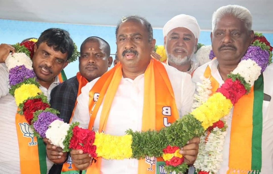 Karnataka assembly election 2023  Congress strategy to hit BJP  Bommanahalli constituency  Karnataka assembly election  BJP Satish Reddy in Bommanahalli Constituency  ಬೊಮ್ಮನಹಳ್ಳಿ ಕ್ಷೇತ್ರದಲ್ಲಿ ಬಿಜೆಪಿಯದ್ದೇ ಪಾರುಪತ್ಯ  ಬಿಜೆಪಿಗೆ ಟಕ್ಕರ್ ಕೊಡಲು ಕಾಂಗ್ರೆಸ್ ತಂತ್ರ  ಬೊಮ್ಮನಹಳ್ಳಿ ಕ್ಷೇತ್ರದಲ್ಲಿ ಬಿಜೆಪಿಯ ಸತೀಶ್ ರೆಡ್ಡಿ  ಸತೀಶ್ ರೆಡ್ಡಿಯವರು ಮೇಲುಗೈ ಸಾಧಿಸುವ ಸಾಧ್ಯತೆ  ಬೆಂಗಳೂರಿನ ಮತ್ತೊಂದು ಮಹತ್ವದ ಕ್ಷೇತ್ರ  ಬೊಮ್ಮನಹಳ್ಳಿ ಆಖಾಡ ಸದ್ಯ ಬಿಜೆಪಿಯ ಕೋಟೆ  ಕ್ಷೇತ್ರದಲ್ಲಿ ಹತ್ತು ಹಲವು ಸಮಸ್ಯೆ  ಕ್ಷೇತ್ರದ ಚುನಾವಣಾ ಅಖಾಡ ಹೇಗಿದೆ  2018ರ ಚುನಾವಣಾ ಫಲಿತಾಂಶ  ಕಾಂಗ್ರೆಸ್​ ಜೆಡಿಎಸ್​ ಬಿಜೆಪಿ ಪೈಪೋಟಿ