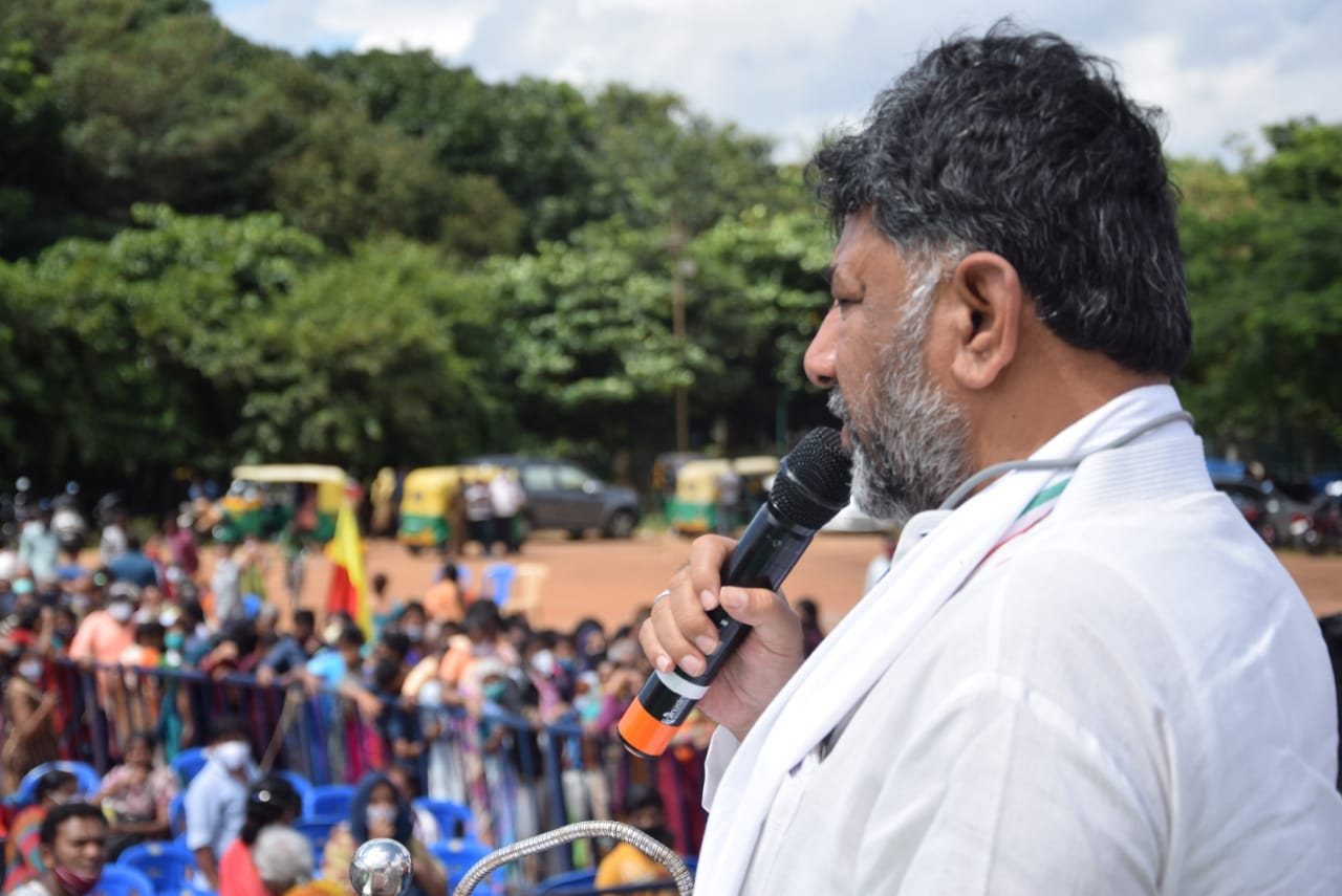 Congress party leaders has visited flood affected places