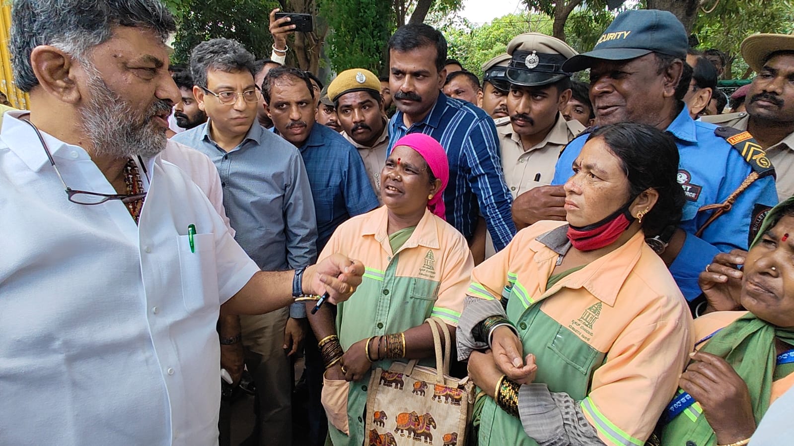 DCM DK Shivakumar Bengaluru City Rounds With Officers