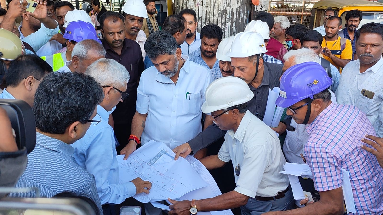 DCM DK Shivakumar Bengaluru City Rounds With Officers