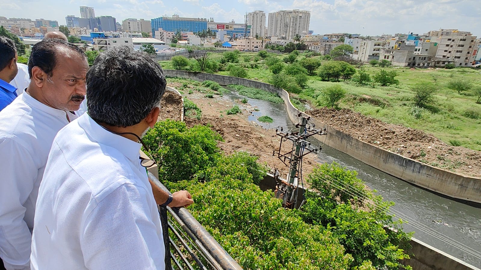 DCM DK Shivakumar Bengaluru City Rounds With Officers