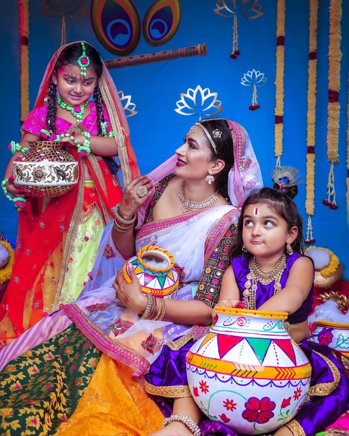 krishna janmashtami shwetha srivatsav daughter photoshoot