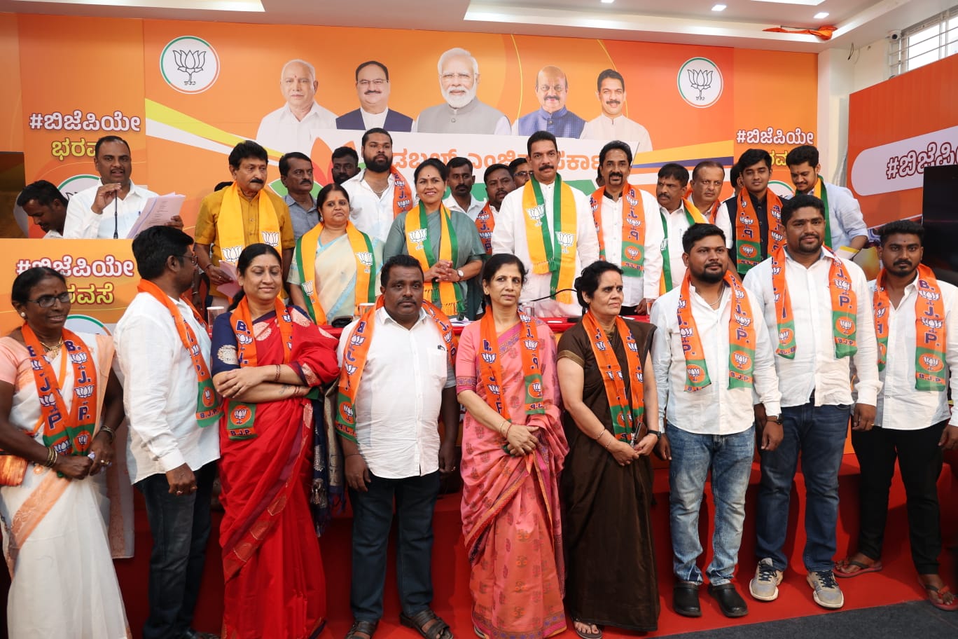 former-minister-mp-prakash-daughter-grandson-join-bjp