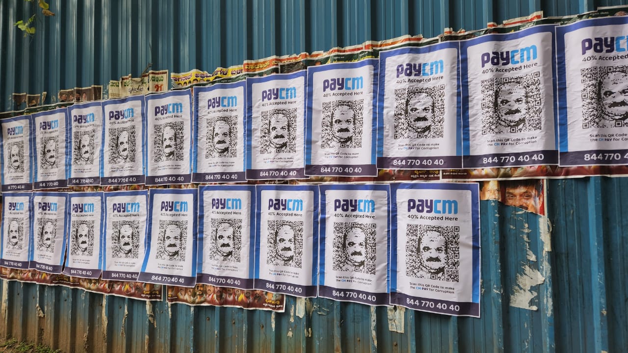 பெங்களூரெங்கும் ஒட்டப்பட்ட 'PAYCM' போஸ்டர்கள் ; ஒட்டியவர் மீது வழக்கு