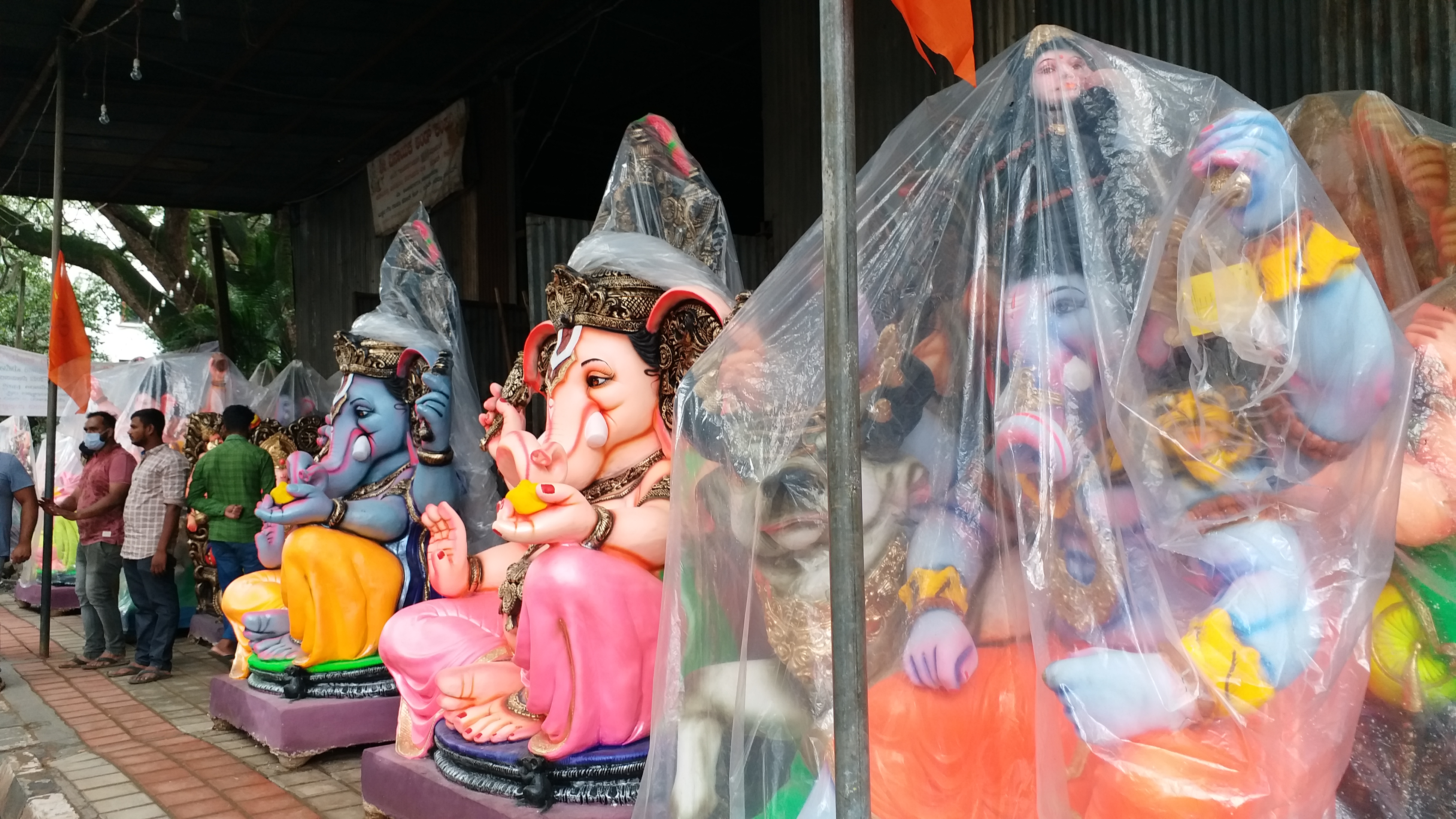 bengaluru-rv-road-is-famous-for-ganesha-idol