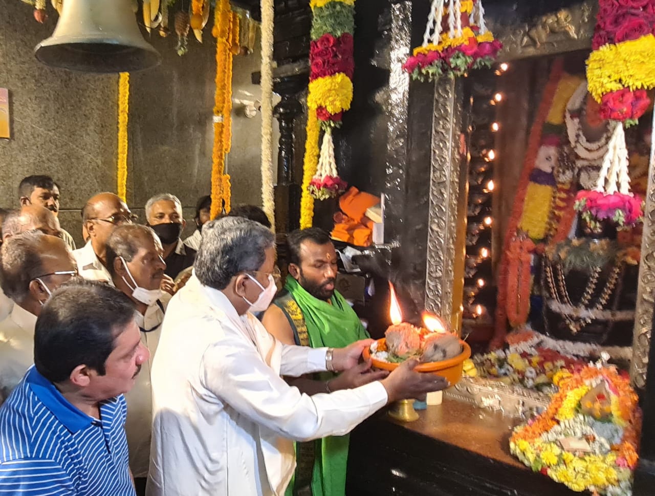 siddaramiah-visits-malemahadeshwara-temple