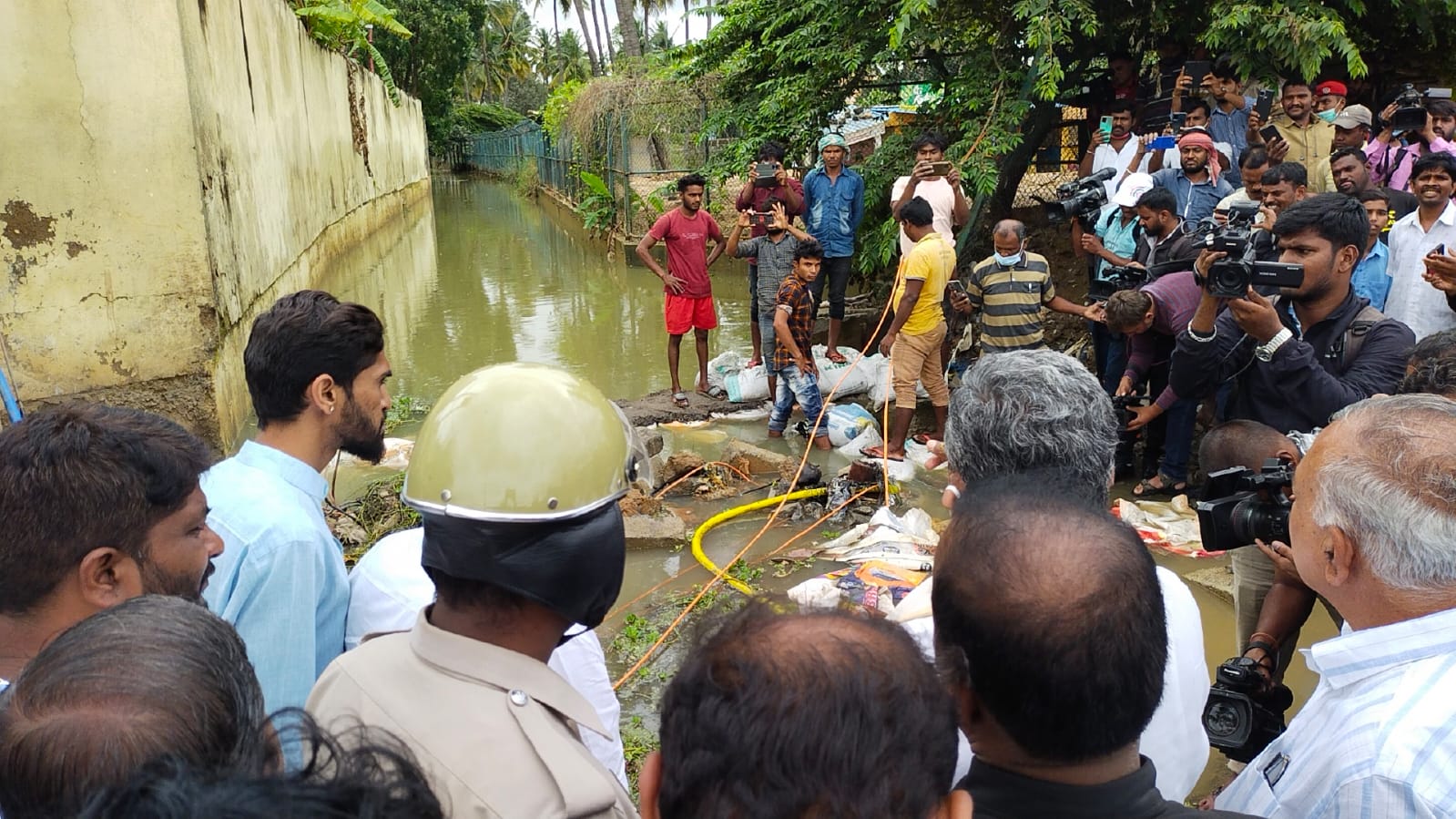 Siddaramaiah visits rain affected areas
