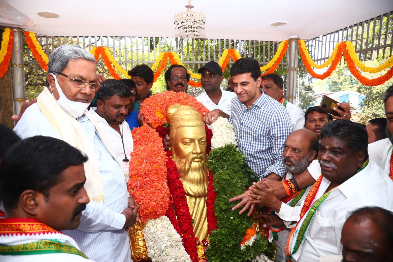 Sangolli Rayanna statue unveiled