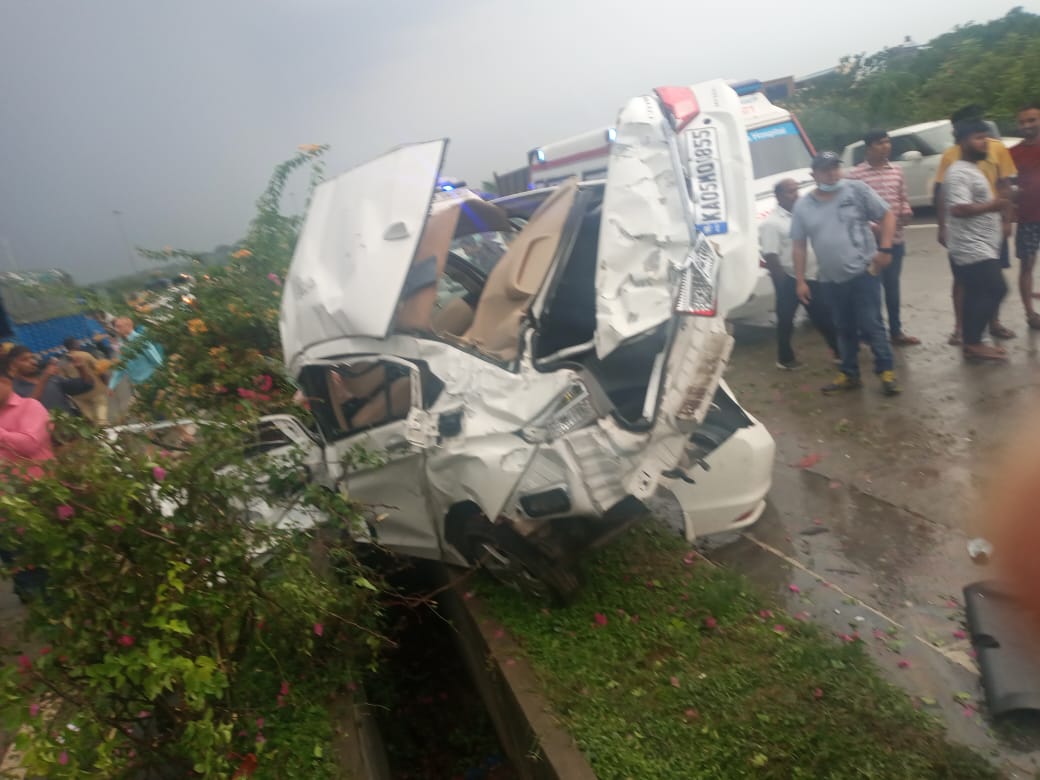 two killed as car rams into the bus in bengaluru