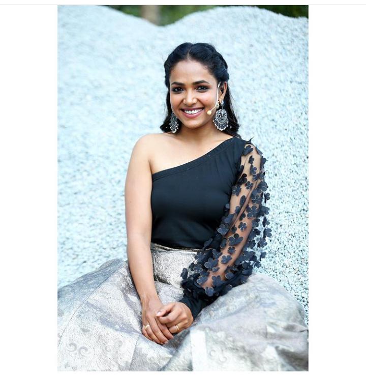 anupama gowda resigned to majabaratha anchoring